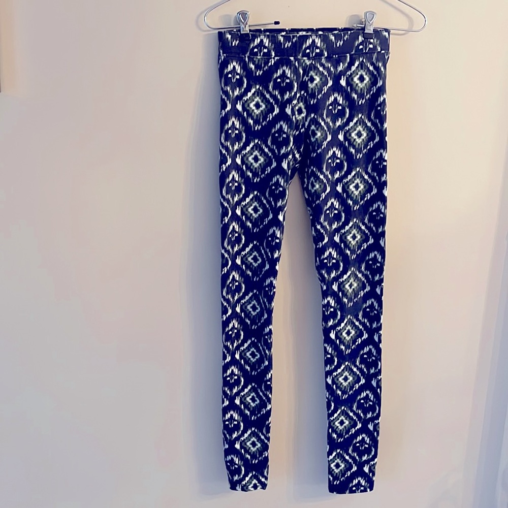 Abercrombie and Fitch girls leggings size XS.